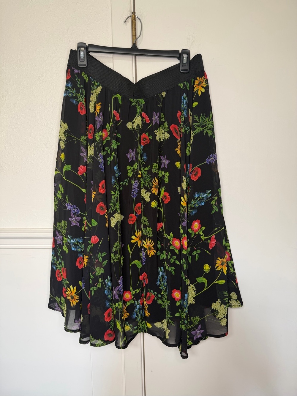 torrid Black Floral Circle Skirt with Bright Multicolor Blooms size 1 - Picture 3 of 3